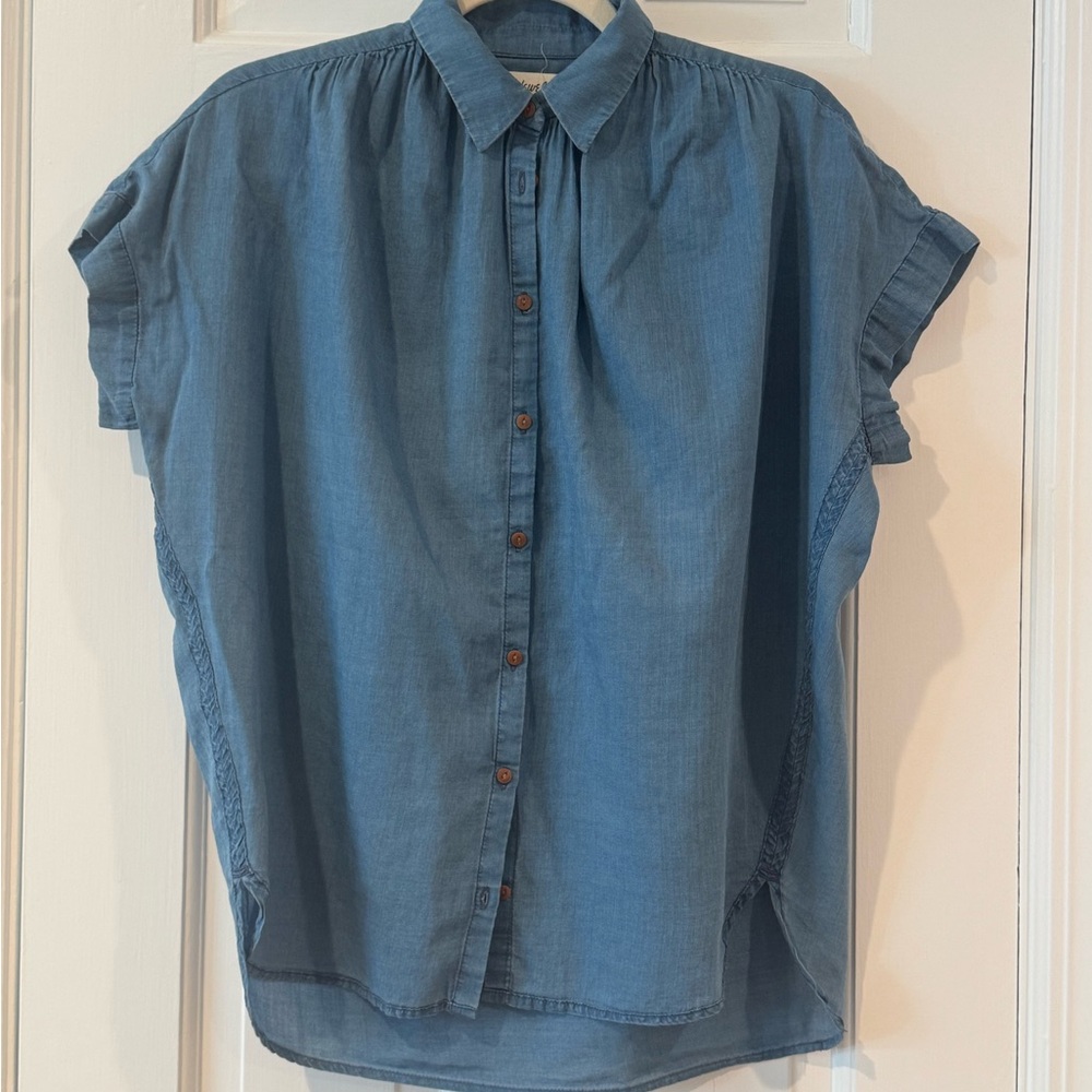 Madewell Chambray Short Sleeve Button Down Shirt